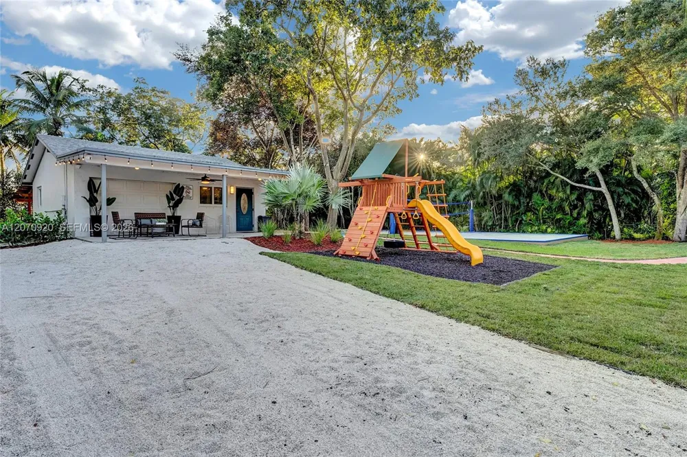 14330 SW 20th St Davie, FL 33325
