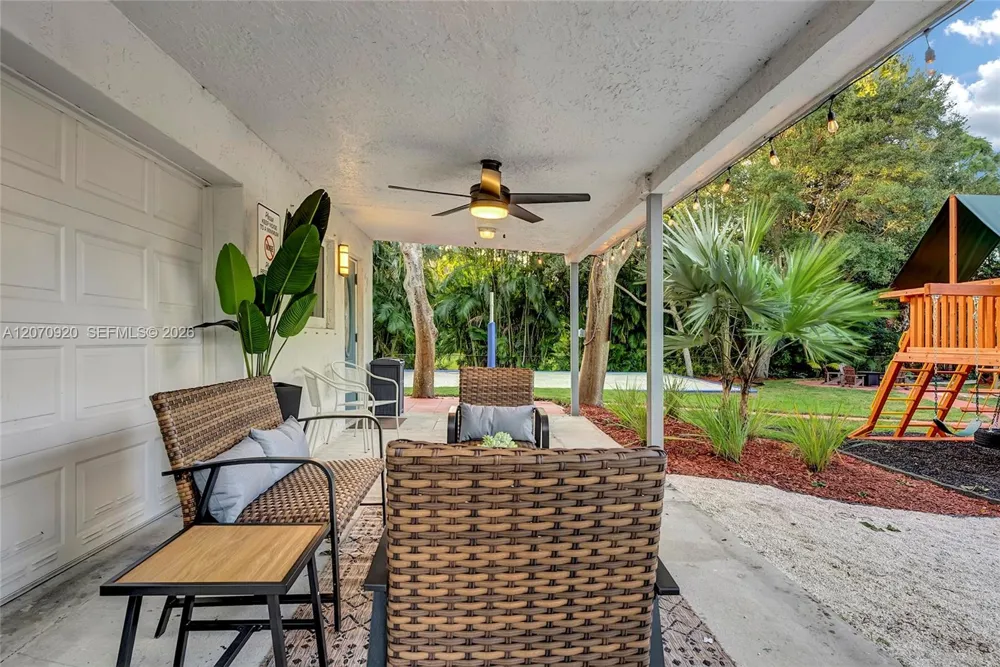 14330 SW 20th St Davie, FL 33325