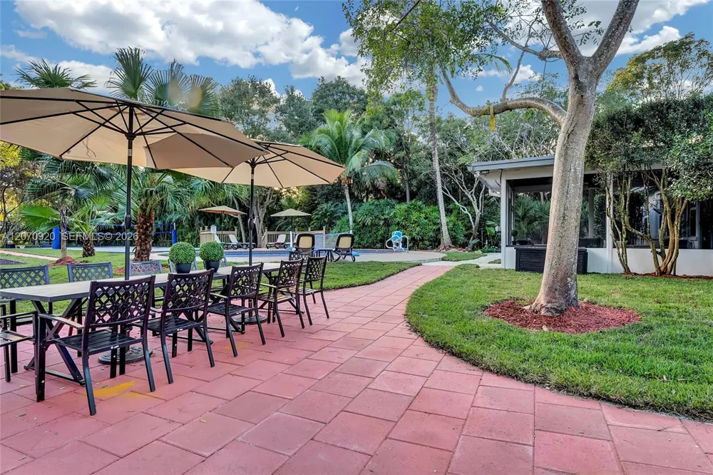 14330 SW 20th St Davie, FL 33325