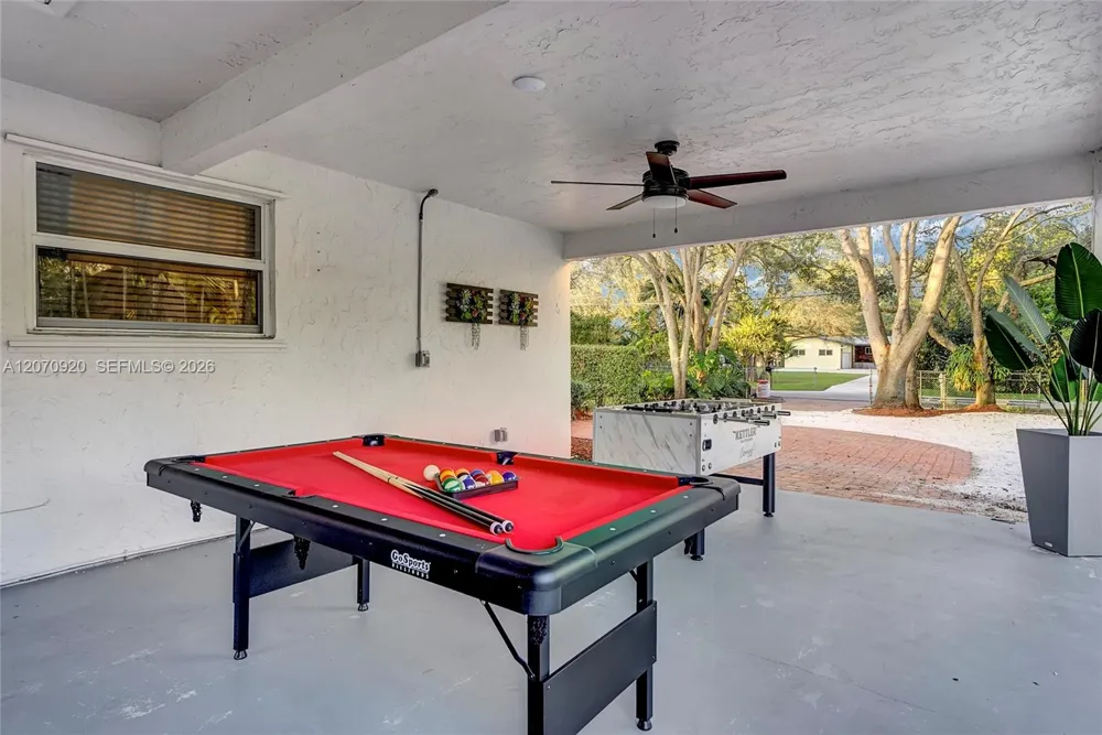 14330 SW 20th St Davie, FL 33325