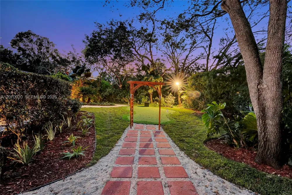 14330 SW 20th St Davie, FL 33325