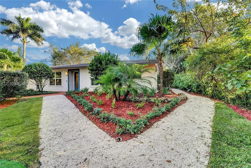 14330 SW 20th St Davie, FL 33325