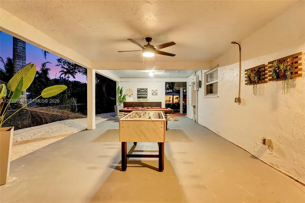 14330 SW 20th St Davie, FL 33325
