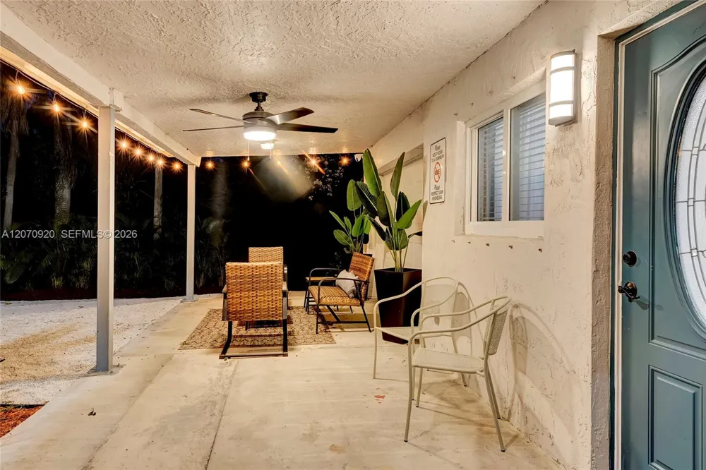14330 SW 20th St Davie, FL 33325