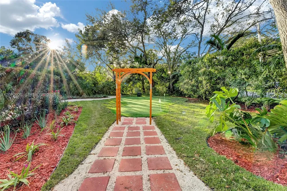 14330 SW 20th St Davie, FL 33325