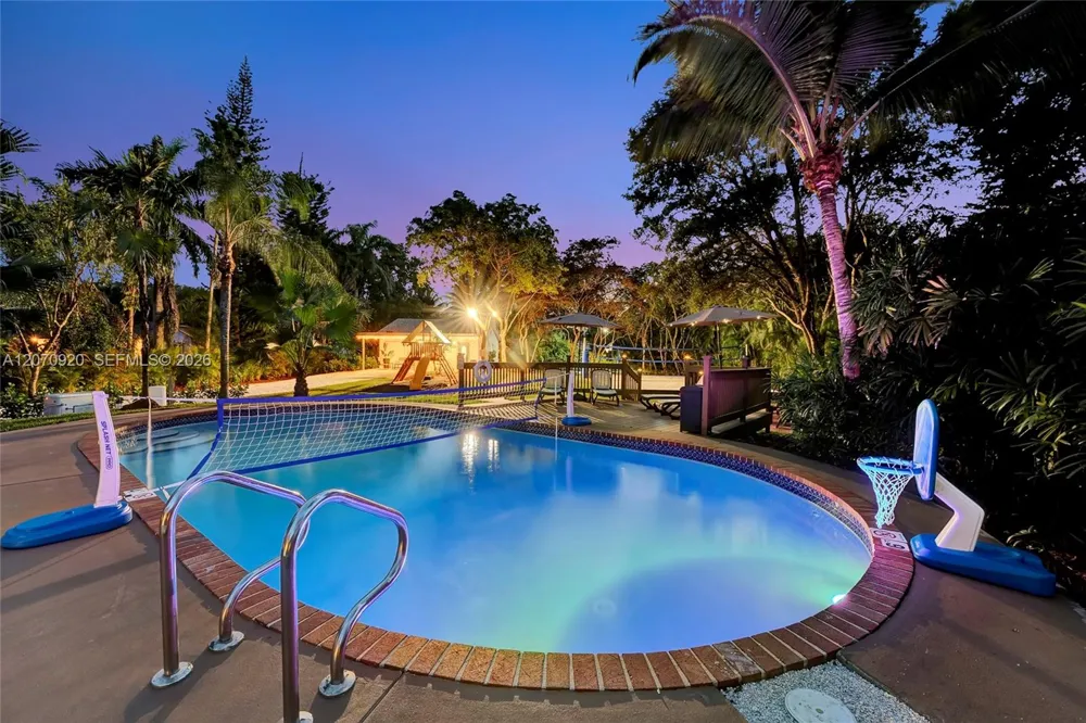 14330 SW 20th St Davie, FL 33325