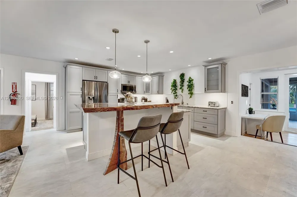 14330 SW 20th St Davie, FL 33325