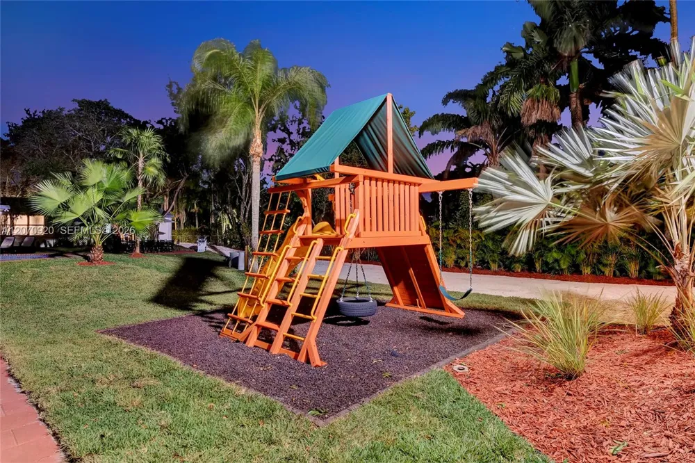 14330 SW 20th St Davie, FL 33325