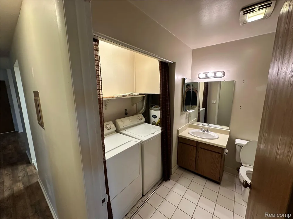 1459 E Chateau Vert Street E #H Ypsilanti Charter Township, MI 48197