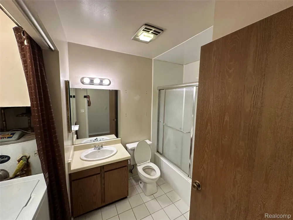1459 E Chateau Vert Street E #H Ypsilanti Charter Township, MI 48197
