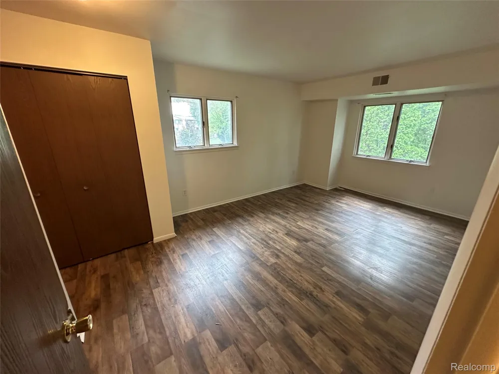 1459 E Chateau Vert Street E #H Ypsilanti Charter Township, MI 48197
