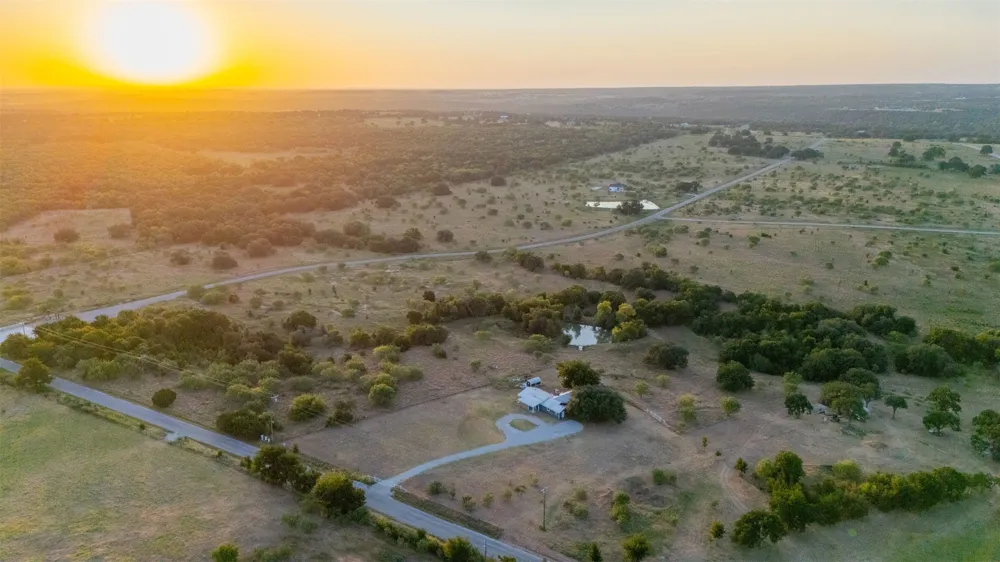 4080 Pleasant Valley Road Mineral Wells, TX 76067