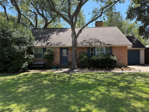 6452 E Lovers Lane