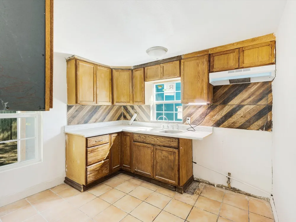 2618 NW 23rd Street Fort Worth, TX 76106