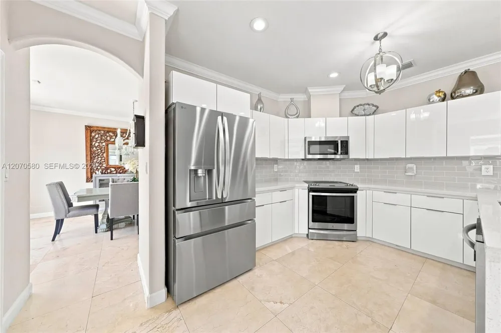 15154 SW 20th Ln Miami, FL 33185