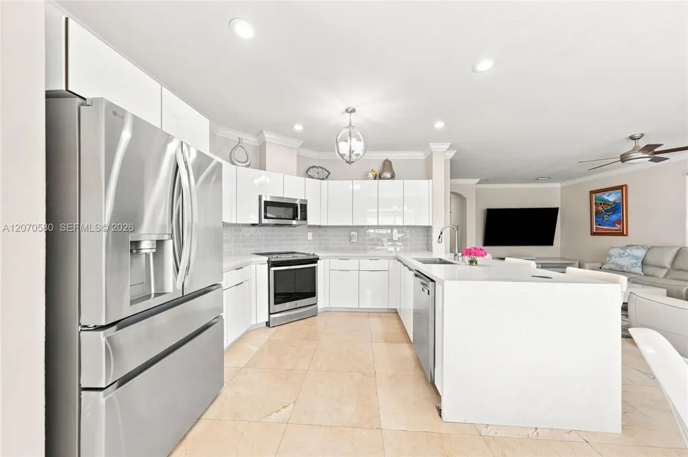 15154 SW 20th Ln Miami, FL 33185