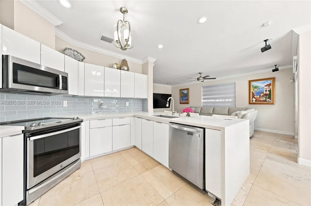 15154 SW 20th Ln Miami, FL 33185