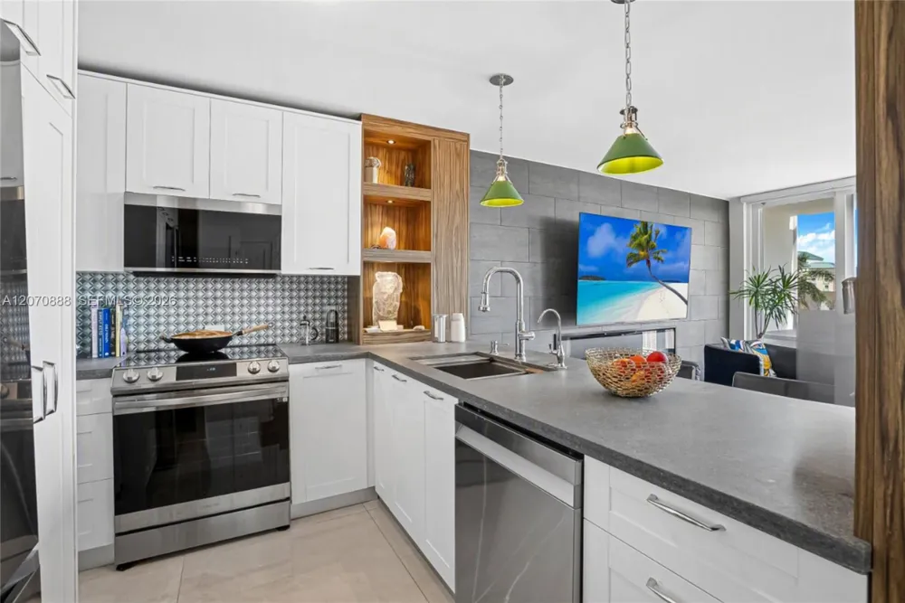 2881 NE 33rd Ct #5G Fort Lauderdale, FL 33306