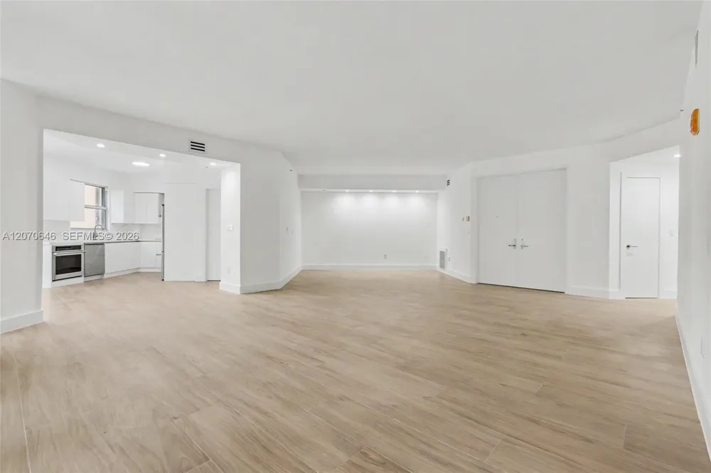 731 Crandon Blvd #208 Key Biscayne, FL 33149