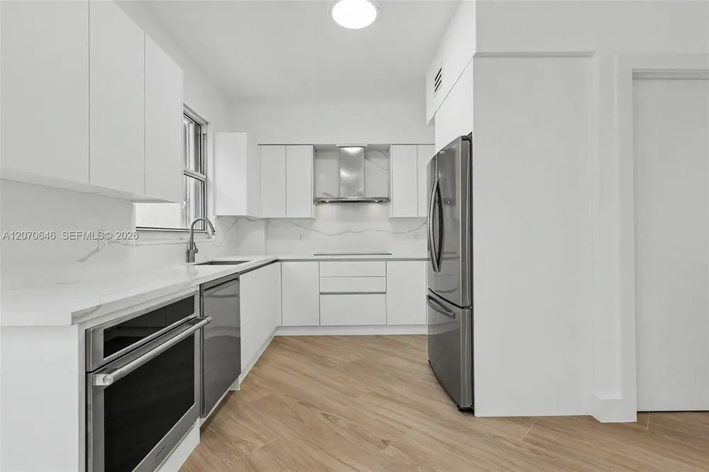 731 Crandon Blvd #208 Key Biscayne, FL 33149