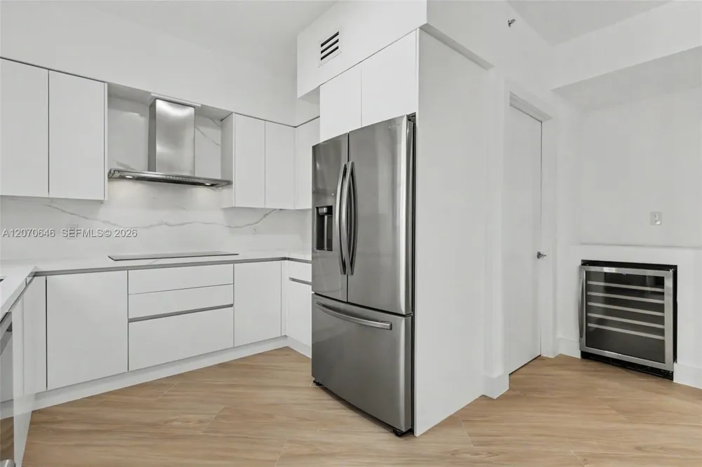 731 Crandon Blvd #208 Key Biscayne, FL 33149