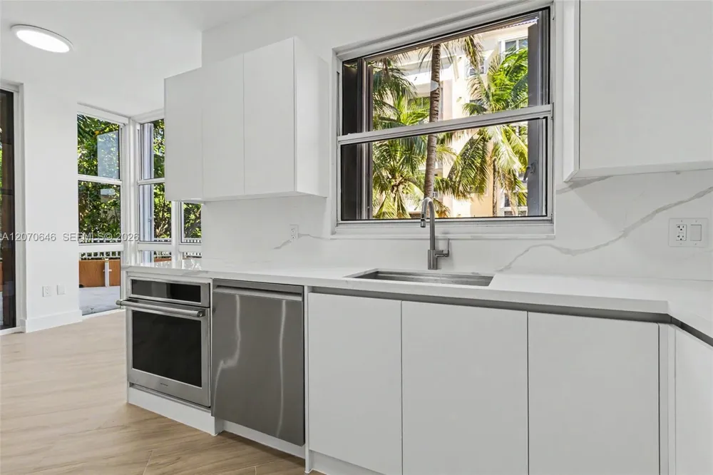 731 Crandon Blvd #208 Key Biscayne, FL 33149