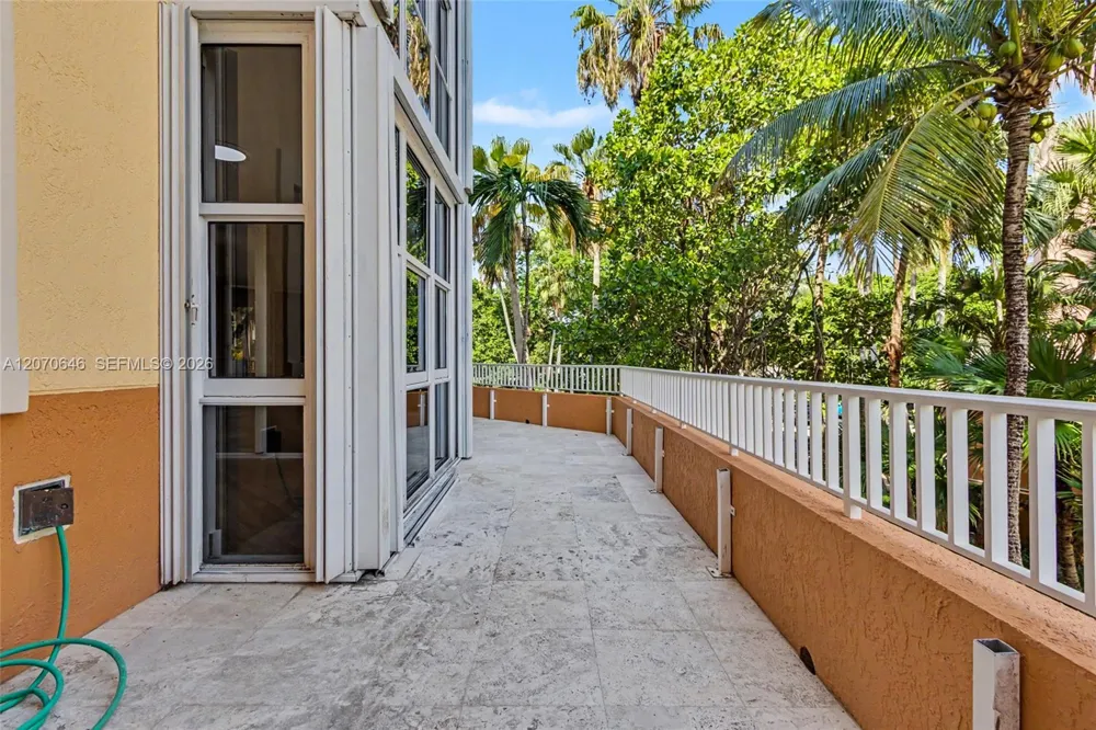 731 Crandon Blvd #208 Key Biscayne, FL 33149