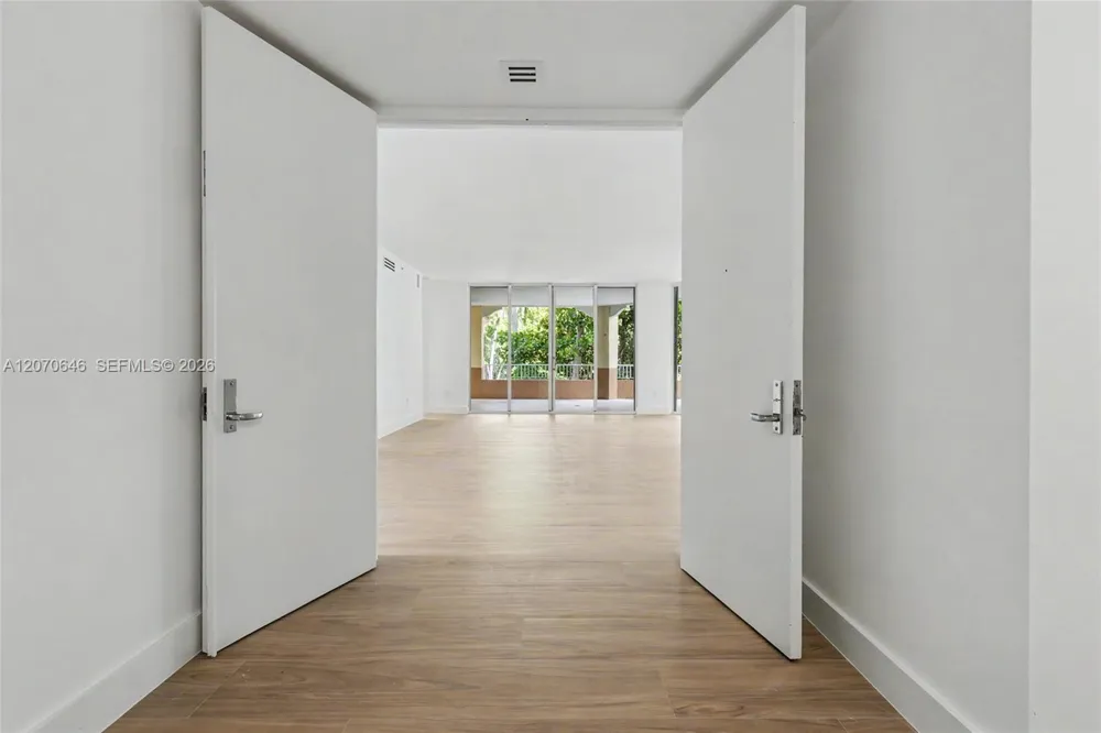 731 Crandon Blvd #208 Key Biscayne, FL 33149
