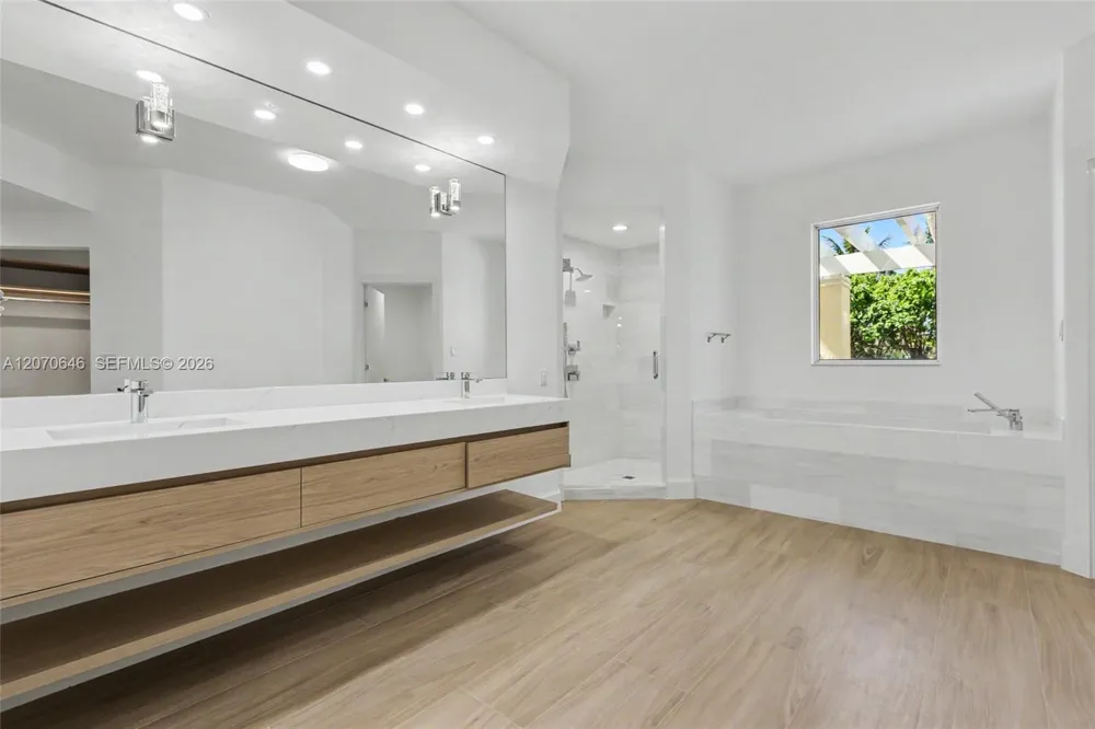 731 Crandon Blvd #208 Key Biscayne, FL 33149