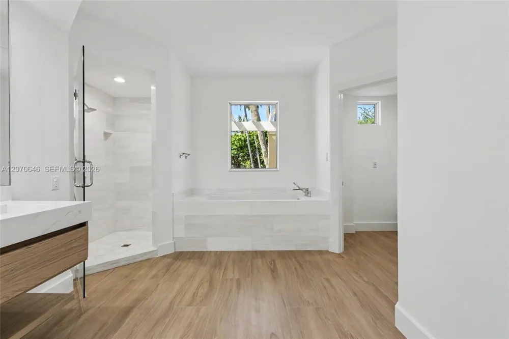 731 Crandon Blvd #208 Key Biscayne, FL 33149