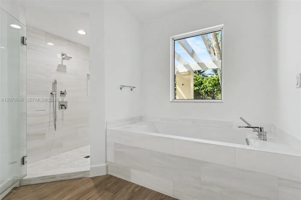 731 Crandon Blvd #208 Key Biscayne, FL 33149
