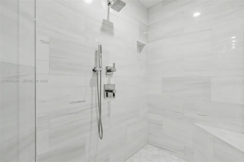 731 Crandon Blvd #208 Key Biscayne, FL 33149