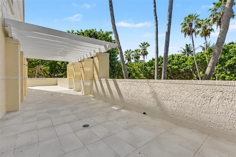 731 Crandon Blvd #208 Key Biscayne, FL 33149