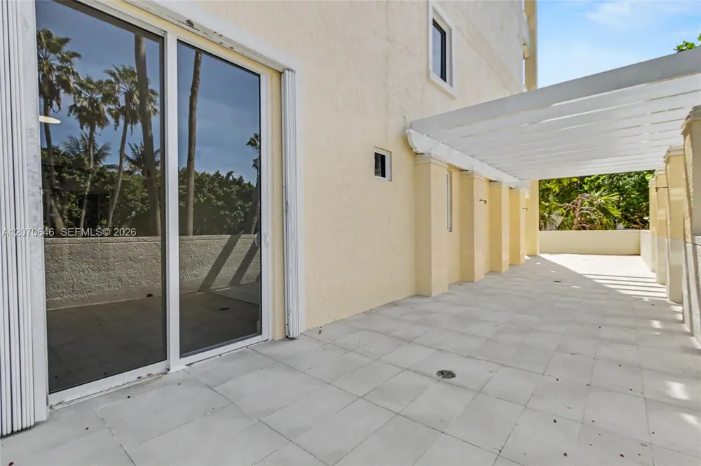 731 Crandon Blvd #208 Key Biscayne, FL 33149