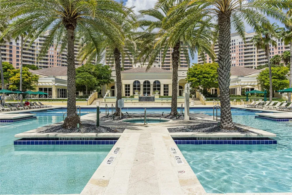 731 Crandon Blvd #208 Key Biscayne, FL 33149