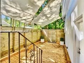 400 NE 86th St #400 El Portal, FL 33138