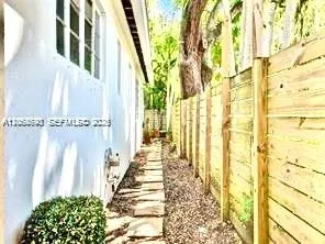 400 NE 86th St #400 El Portal, FL 33138