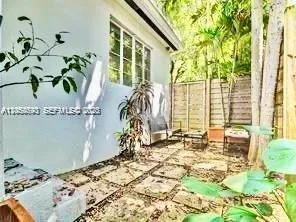400 NE 86th St #400 El Portal, FL 33138