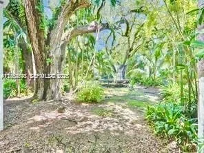 400 NE 86th St #400 El Portal, FL 33138
