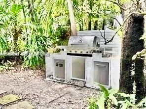 400 NE 86th St #400 El Portal, FL 33138