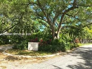 400 NE 86th St #400 El Portal, FL 33138