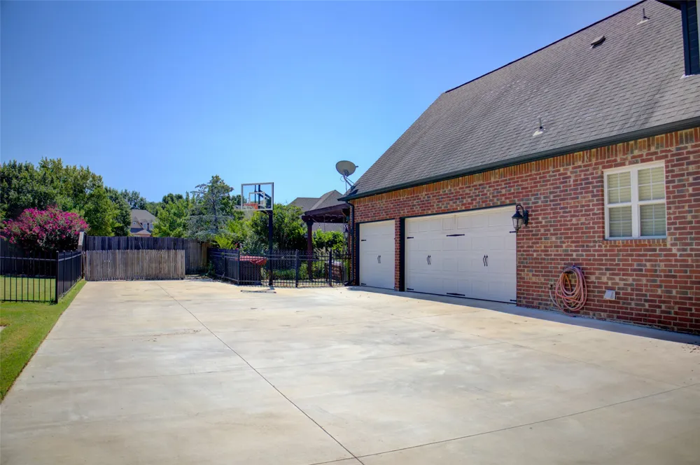 7909 E Commercial Street Broken Arrow, OK 74014