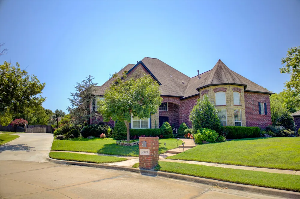 7909 E Commercial Street Broken Arrow, OK 74014
