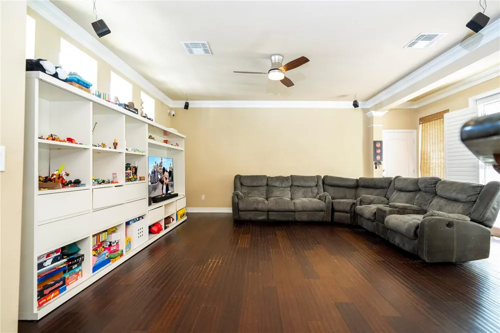 1555 HANKS AVENUE Orlando, FL 32814