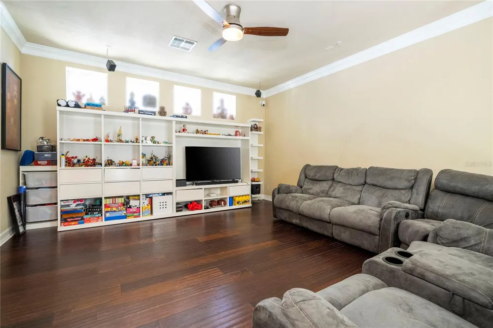 1555 HANKS AVENUE Orlando, FL 32814