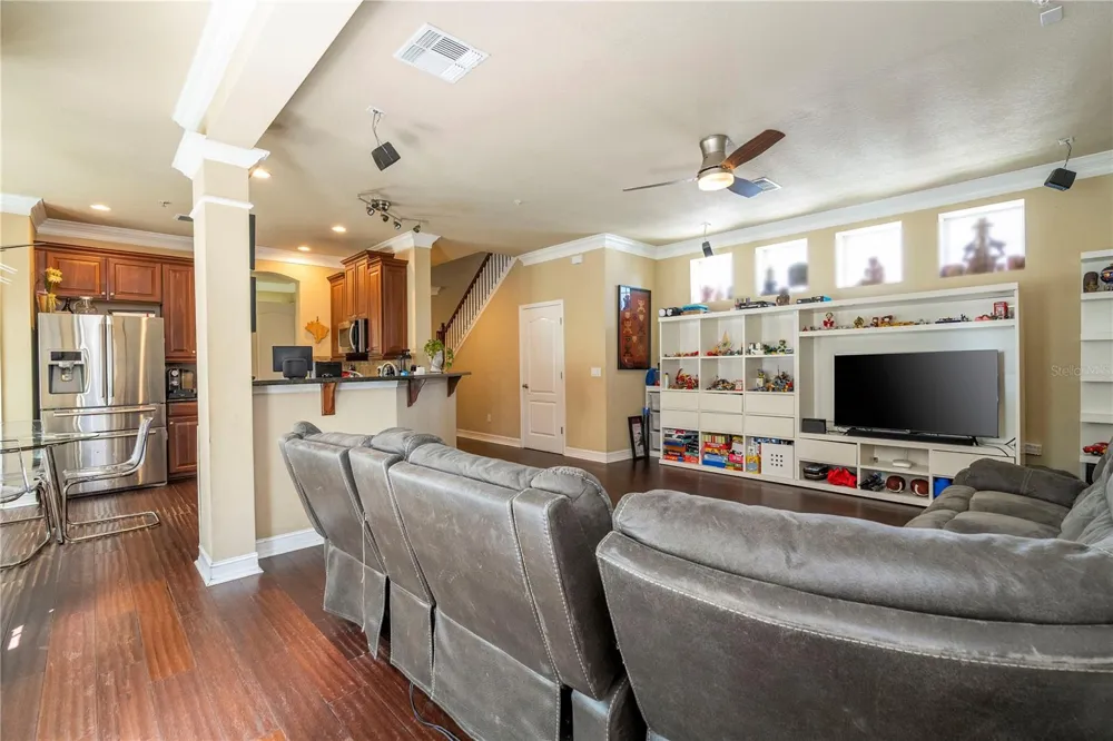 1555 HANKS AVENUE Orlando, FL 32814