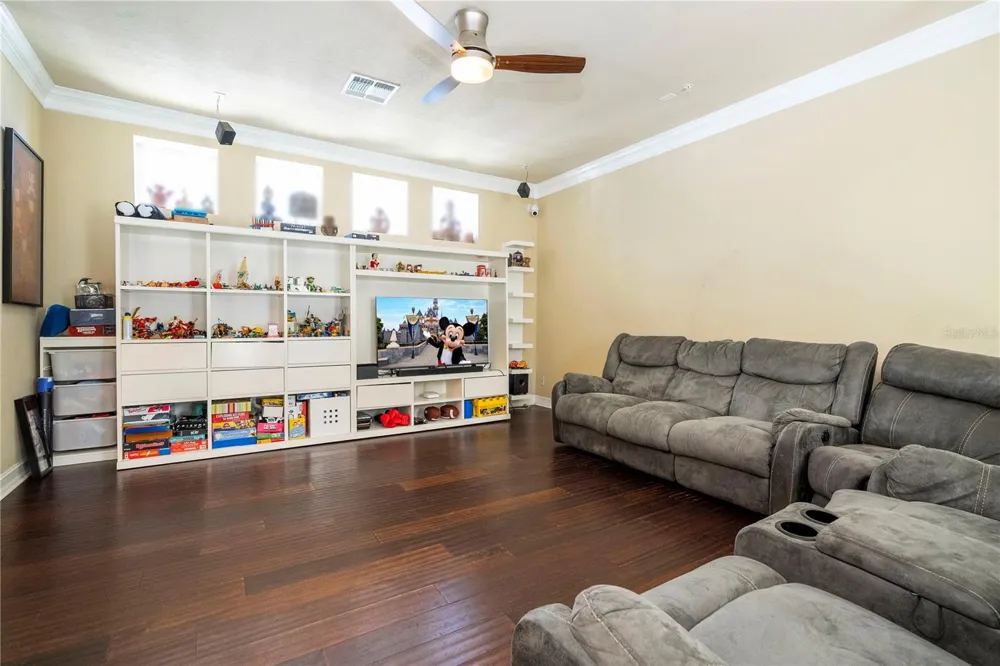 1555 HANKS AVENUE Orlando, FL 32814