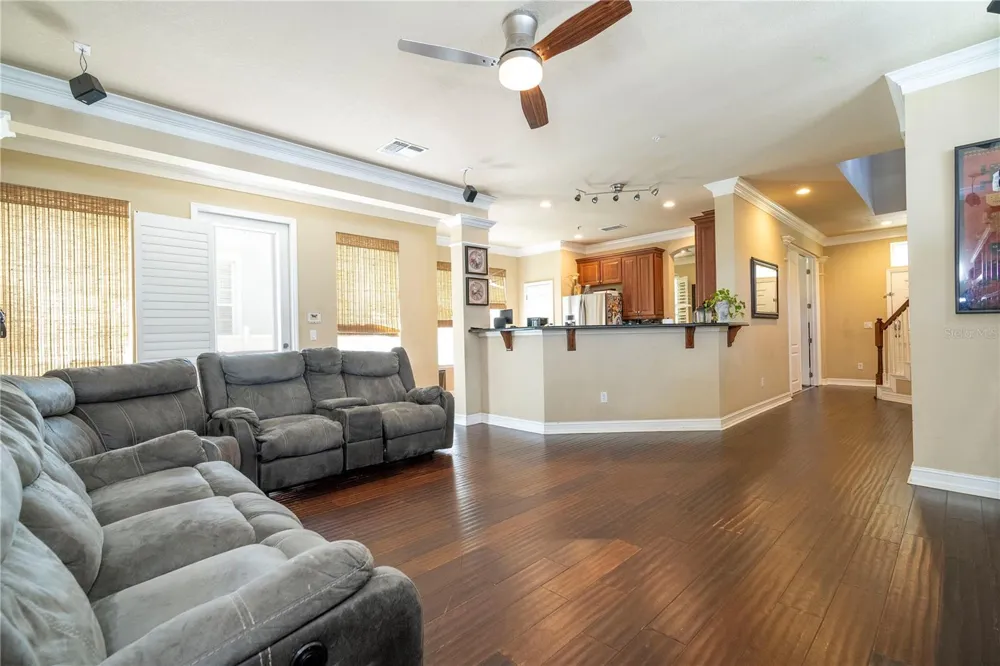 1555 HANKS AVENUE Orlando, FL 32814