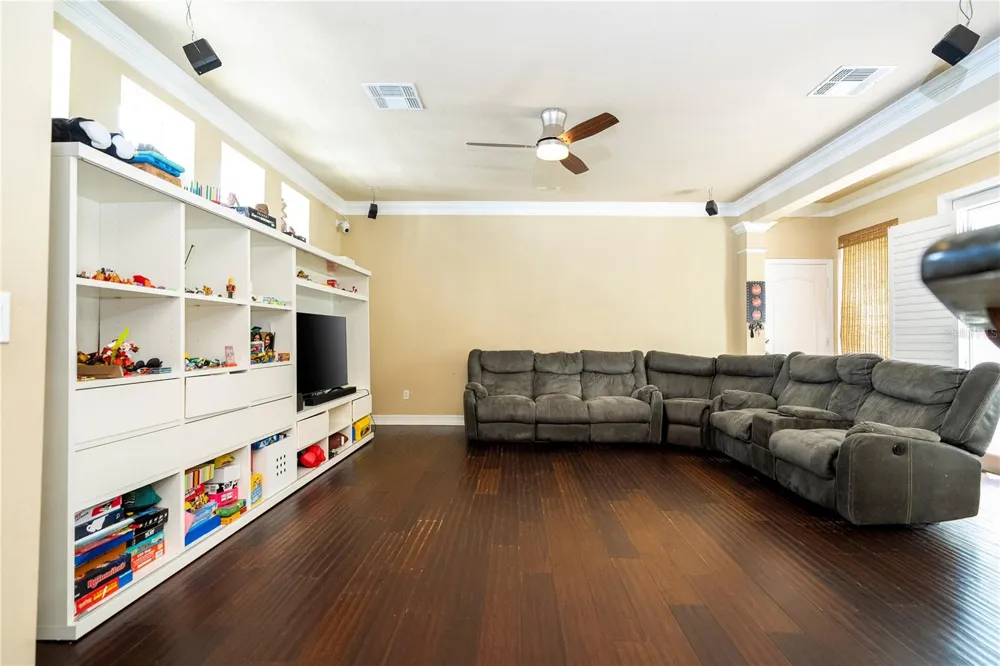 1555 HANKS AVENUE Orlando, FL 32814
