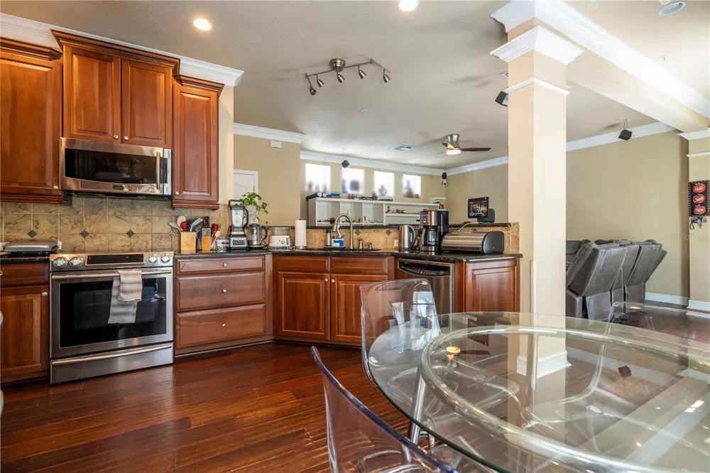 1555 HANKS AVENUE Orlando, FL 32814